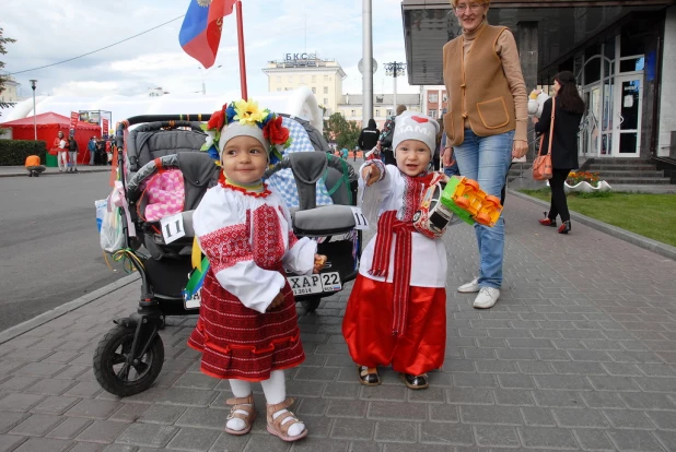 Барнаульцы в День города.