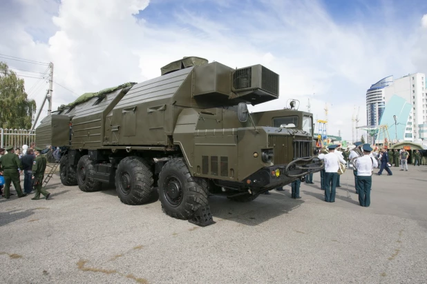 Алтайские пограничники показали свое оружие.