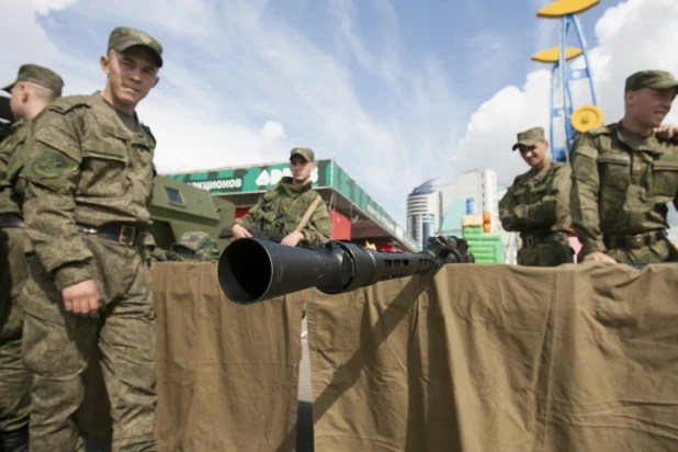 Алтайские пограничники показали свое оружие.