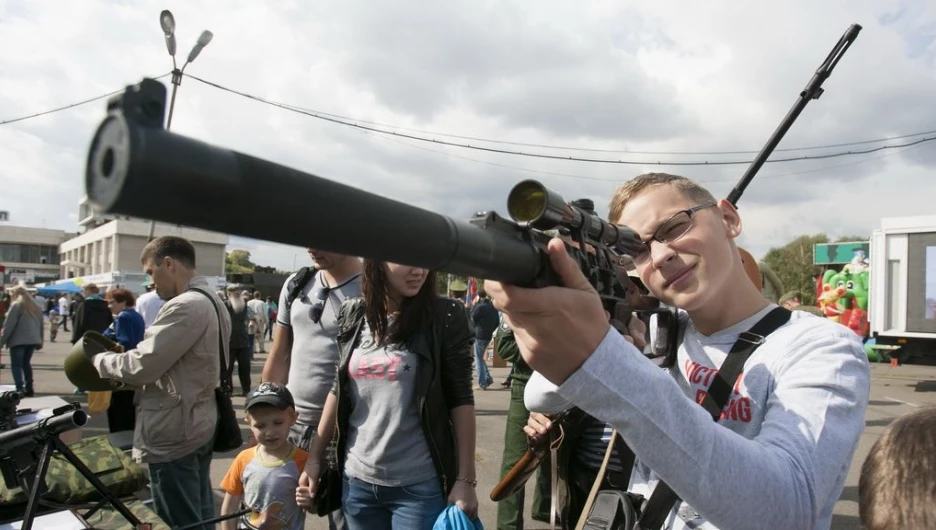 Алтайские пограничники показали свое оружие.