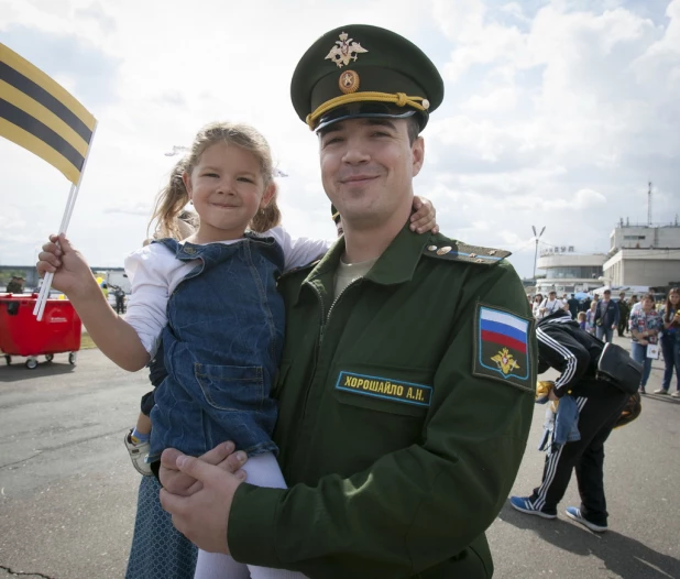 Алтайские пограничники показали свое оружие.