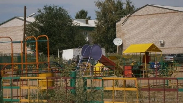 Детская площадка в Угловском.