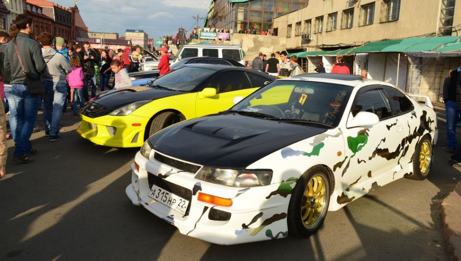Автомобили на выставке от "Барнаул 22" 