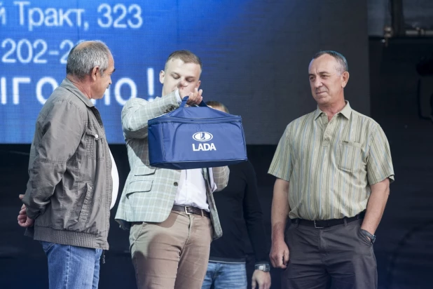 В День города "Серебряный дождь" зажег на речном вокзале.