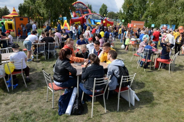 Барнаульцы поиграли в настольные игры в День города.