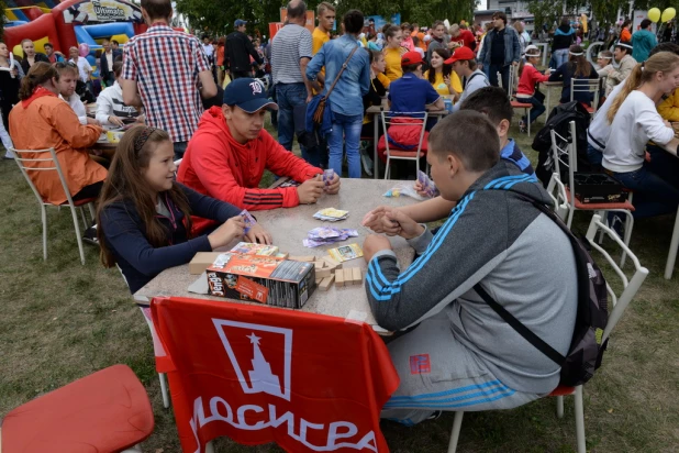 Барнаульцы поиграли в настольные игры в День города.