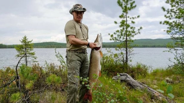 Владимир Путин на рыбалке.