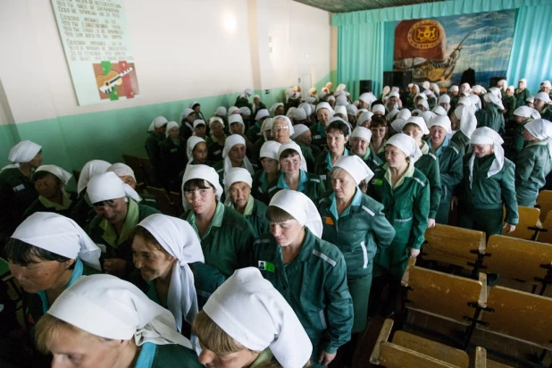 В женской колонии показали моноспектакль "Эдит Пиаф".