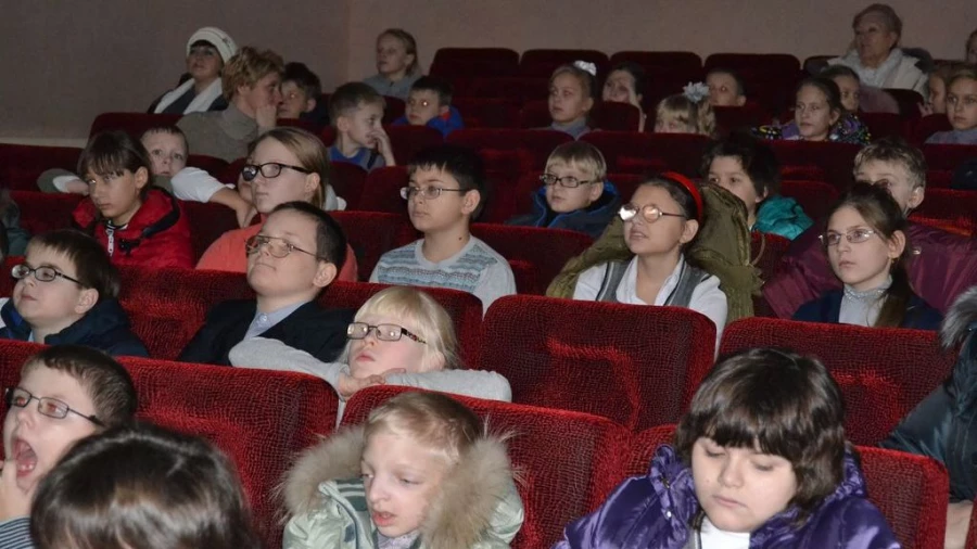 Школьники Барнаула и Омска запишут аудиокниги для детей с нарушениями зрения.