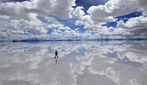 Крупнейшее соленое озеро в Боливии.