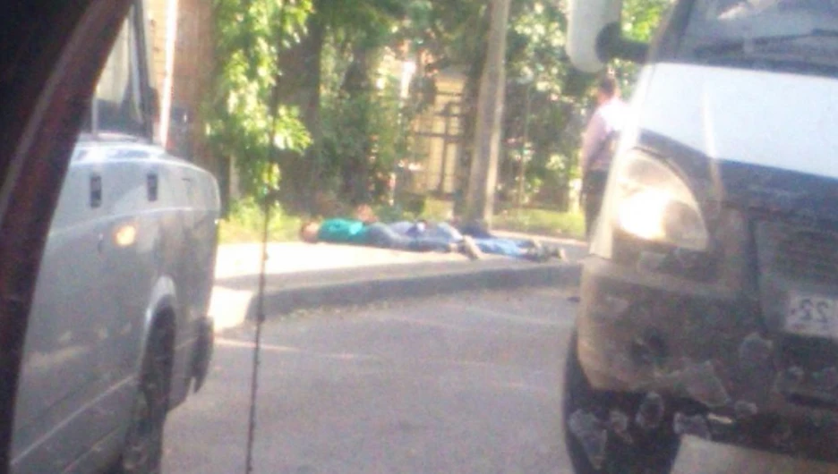 Силовая операция полицейских на улице Сизова.