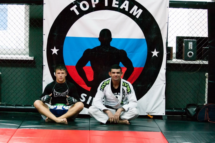 Зал смешанных единоборств Top Team Siberia.