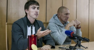 Чемпион мира Сергей Шубенков и его тренер Сергей Клевцов.