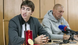 Чемпион мира Сергей Шубенков и его тренер Сергей Клевцов.