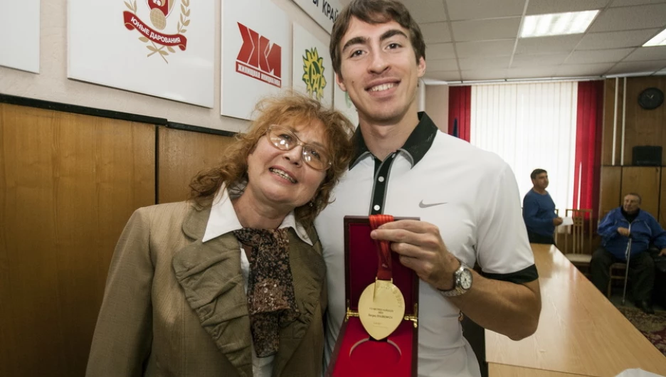 Чемпион мира Сергей Шубенков и его мама.