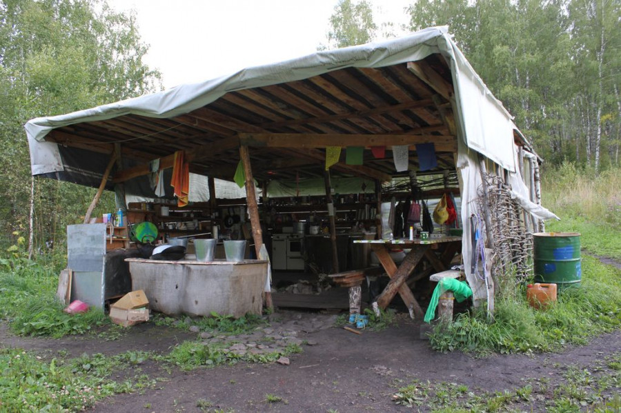 Томская семья пятый год строит на Алтае экопоселение.