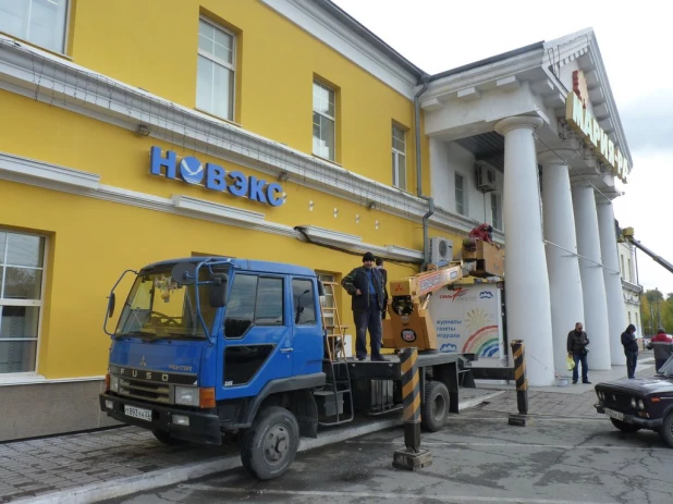 Площадь Спартака облагораживают перед приездом патриарха.