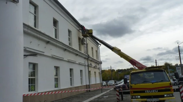 Площадь Спартака облагораживают перед приездом патриарха.