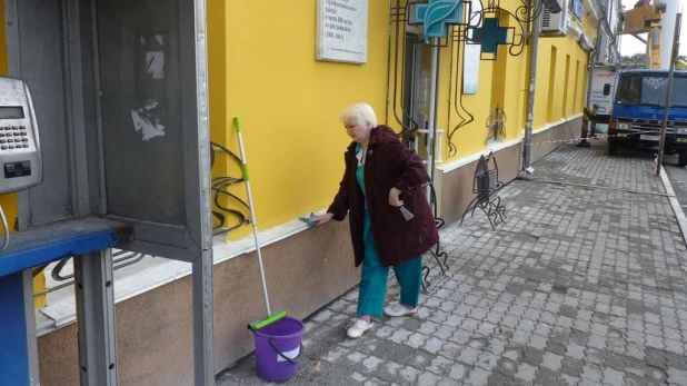 Площадь Спартака облагораживают перед приездом патриарха.