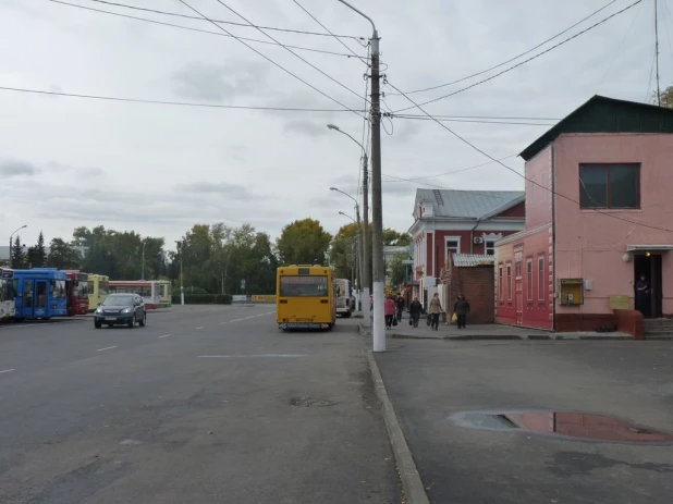 Площадь Спартака облагораживают перед приездом патриарха.