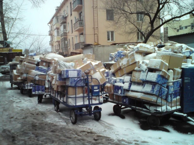 А эти фотографии сделаны в Хабаровске, так там относятся к посылкам.