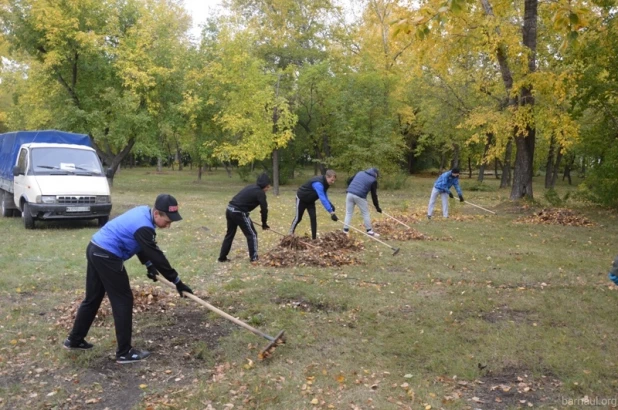 В Барнауле привели в порядок "Аллею ветеранов".