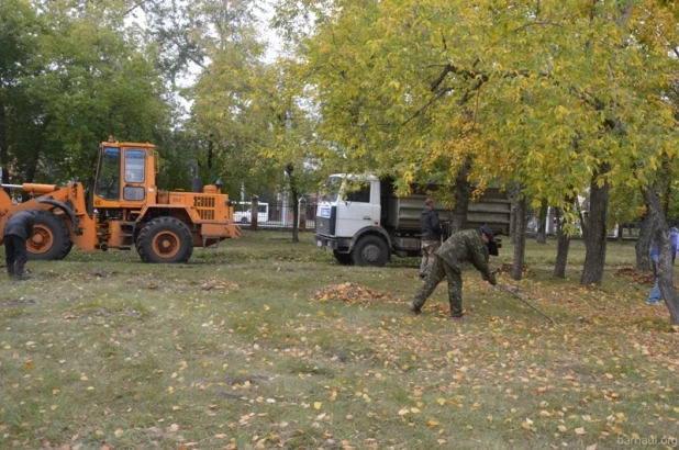 В Барнауле привели в порядок "Аллею ветеранов".