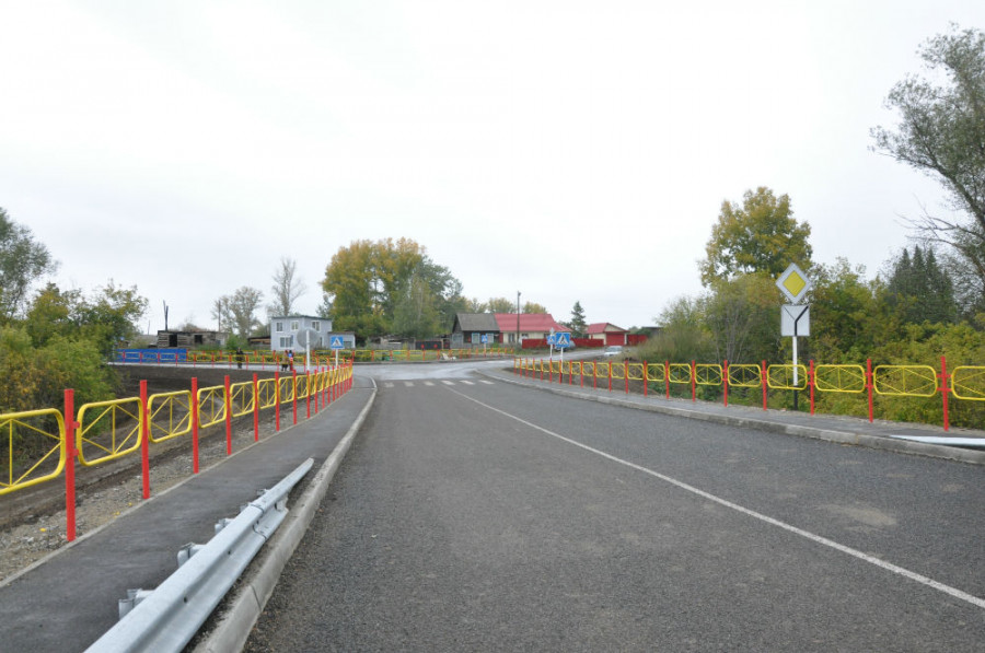 Новый мост через реку Чемровка.