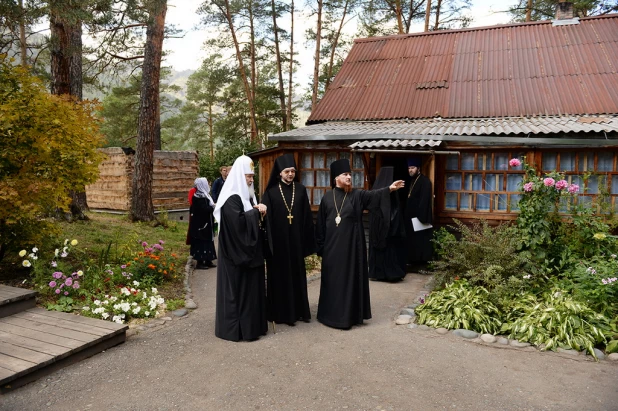 Патриарший визит в Горноалтайскую епархию. Посещение архиерейского подворья в честь святителя Макария на реке Катунь.