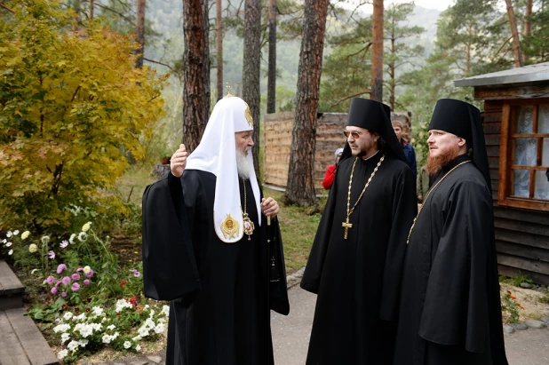 Патриарший визит в Горноалтайскую епархию. Посещение архиерейского подворья в честь святителя Макария на реке Катунь.