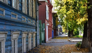 Новострой расположится практически позади известного деревянного "Дома архитектора" на Анатолия.