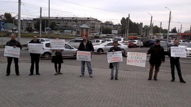 Пикет "За выборность мэра Барнаула и сменяемость власти".