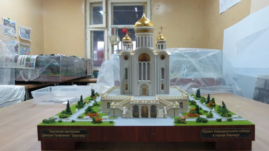 Макет здания кафедрального собора Спаса Нерукотворного в Барнауле.