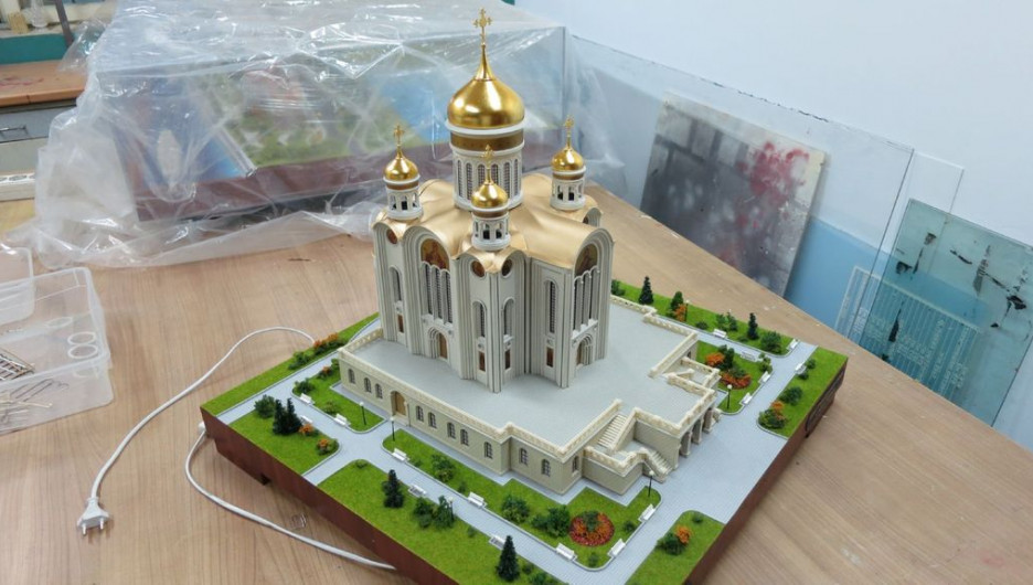 Макет здания кафедрального собора Спаса Нерукотворного в Барнауле.