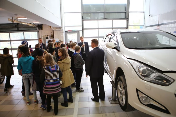 Автоцентр АНТ- официальный дилер Hyundai и Mitsubishi провел экскурсию для школьников.