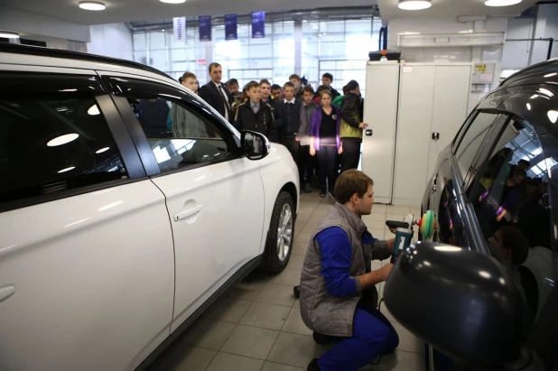 Автоцентр АНТ- официальный дилер Hyundai и Mitsubishi провел экскурсию для школьников.