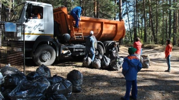 Уборка берегов рек и парков в Барнауле.