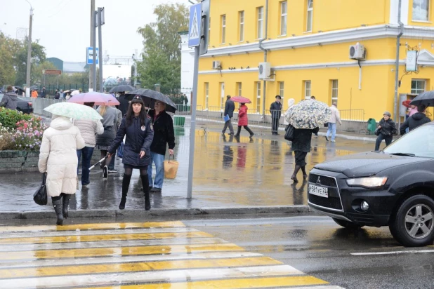 В барнаульском храме св. Димитрия Ростовского прошла божественая литургия, в которой принял участие патриарх московский и всея Руси Кирилл.