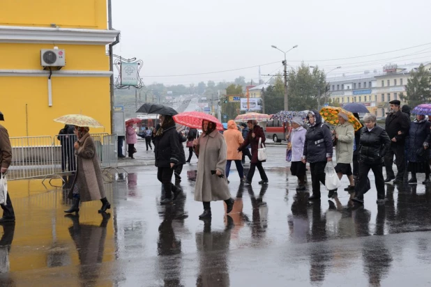 В барнаульском храме св. Димитрия Ростовского прошла божественая литургия, в которой принял участие патриарх московский и всея Руси Кирилл.