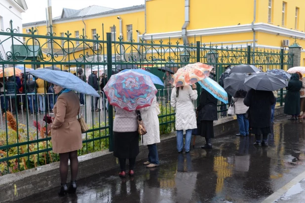 В барнаульском храме св. Димитрия Ростовского прошла божественая литургия, в которой принял участие патриарх московский и всея Руси Кирилл.