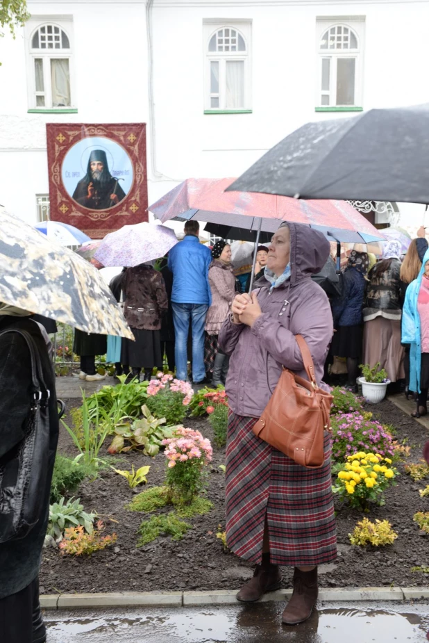 В барнаульском храме св. Димитрия Ростовского прошла божественая литургия, в которой принял участие патриарх московский и всея Руси Кирилл.