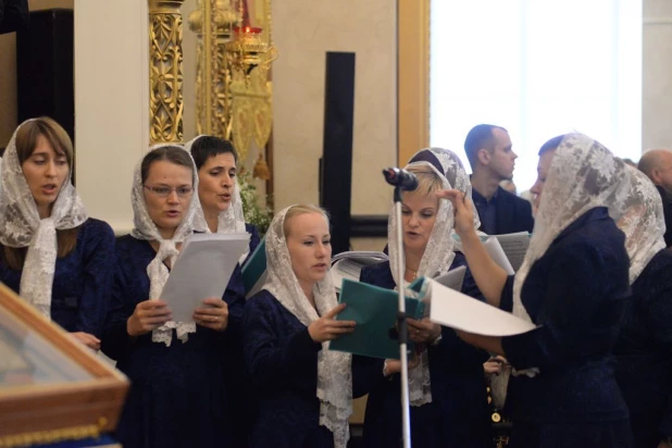 В барнаульском храме св. Димитрия Ростовского прошла божественая литургия, в которой принял участие патриарх московский и всея Руси Кирилл.