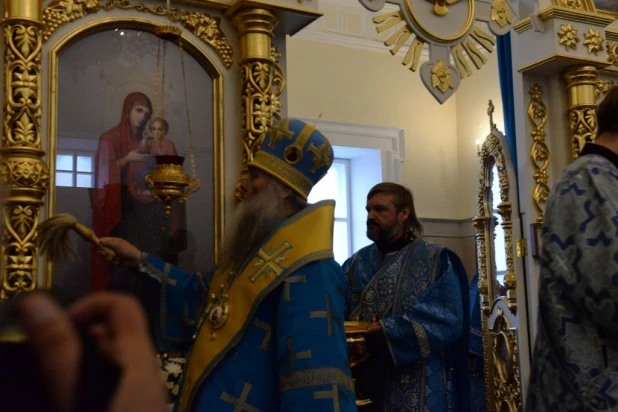 В барнаульском храме св. Димитрия Ростовского прошла божественая литургия, в которой принял участие патриарх московский и всея Руси Кирилл.