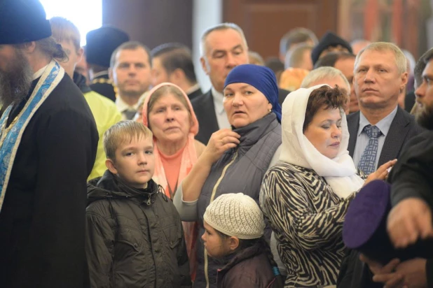 В барнаульском храме св. Димитрия Ростовского прошла божественая литургия, в которой принял участие патриарх московский и всея Руси Кирилл.