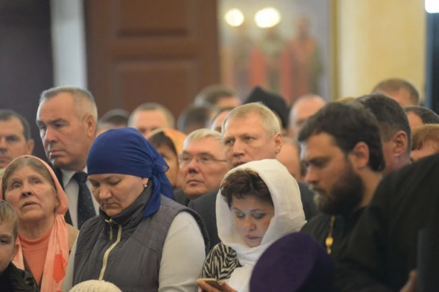 В барнаульском храме св. Димитрия Ростовского прошла божественая литургия, в которой принял участие патриарх московский и всея Руси Кирилл.