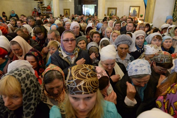 В барнаульском храме св. Димитрия Ростовского прошла божественая литургия, в которой принял участие патриарх московский и всея Руси Кирилл.