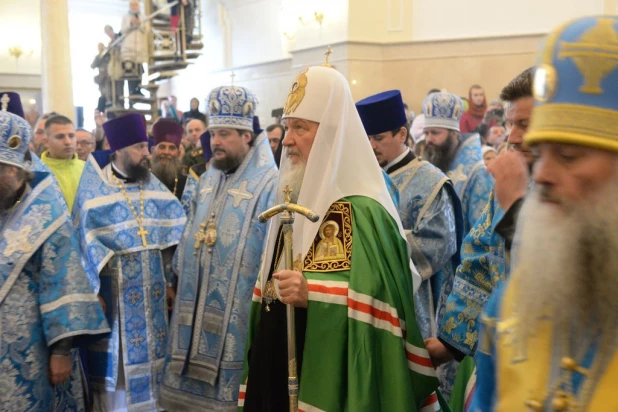 В барнаульском храме св. Димитрия Ростовского прошла божественая литургия, в которой принял участие патриарх московский и всея Руси Кирилл.