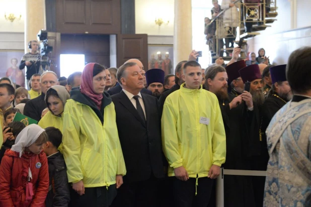 В барнаульском храме св. Димитрия Ростовского прошла божественая литургия, в которой принял участие патриарх московский и всея Руси Кирилл.