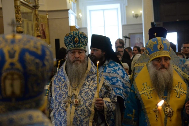 В барнаульском храме св. Димитрия Ростовского прошла божественая литургия, в которой принял участие патриарх московский и всея Руси Кирилл.