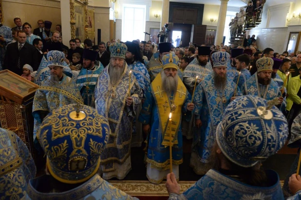 В барнаульском храме св. Димитрия Ростовского прошла божественая литургия, в которой принял участие патриарх московский и всея Руси Кирилл.